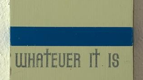 Tafel mit Schriftzug 