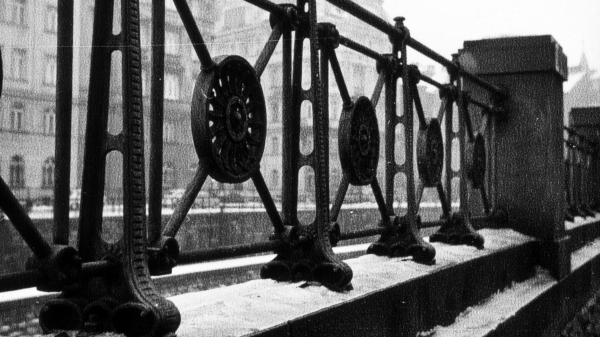 Schwarz-weiß Foto eines Geländers