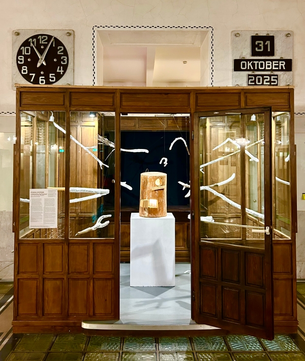 Installationsansicht 2025 POKING SYSTEMS
                                          – Celebrating Synfluence