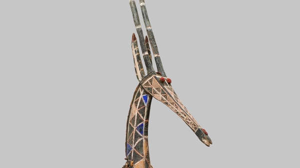 Antilopenmaske, 1960er Jahre, Unbekannter Meister der Kurumba © Weltmuseum Wien Indigene Kunst: Eine Antilopenmaske