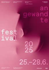 Ein Objekt wird durch einen rosa Stoff gedrückt, Festival Sujet