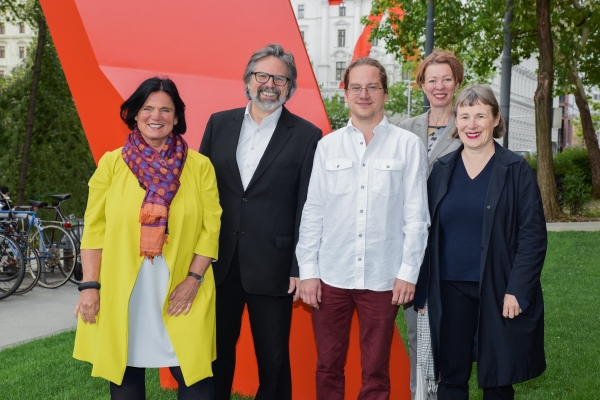 Angewandten Rektorat ab 01. Oktober 2019 v.l.n.r.: Barbara Putz-Plecko, Gerald Bast, Bernhard Kernegger,
                                          Maria Zettler, Eva Maria Stadler