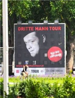 Blick auf ein Poster mit Werbung für die Dritte Mann Tour